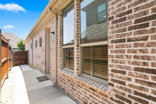 2620 Trinity Trail Way, Fort Worth, TX 76118