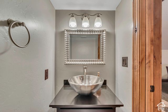6455 S RAYMOND DR, South Weber, UT 84405