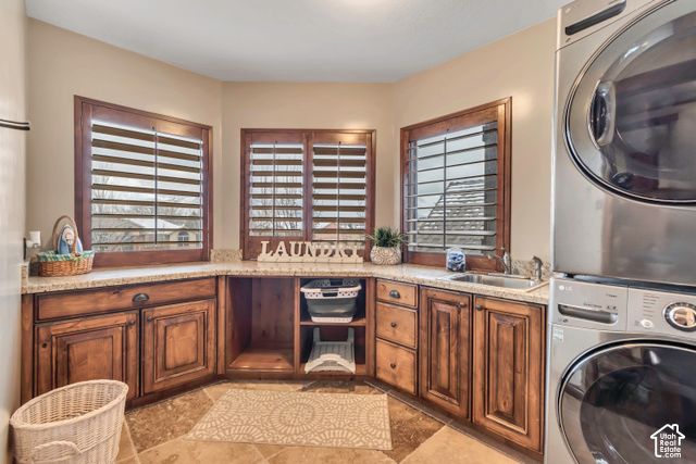 6455 S RAYMOND DR, South Weber, UT 84405