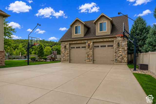 6455 S RAYMOND DR, South Weber, UT 84405