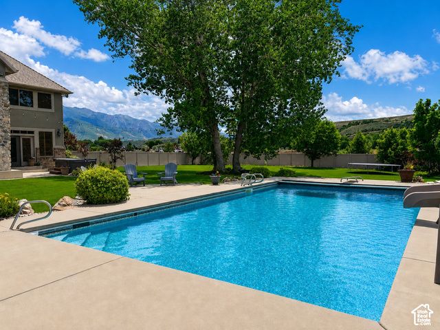 6455 S RAYMOND DR, South Weber, UT 84405