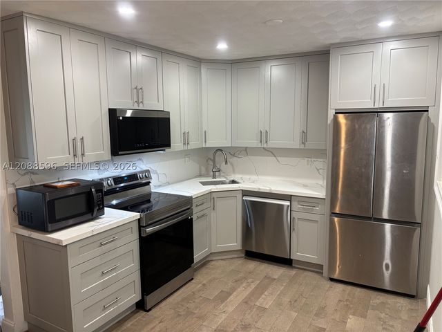 2540 NW 111th St, Miami, FL 33167