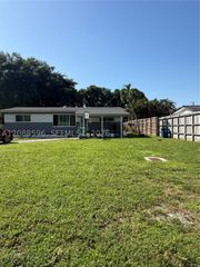 2540 NW 111th St, Miami, FL 33167
