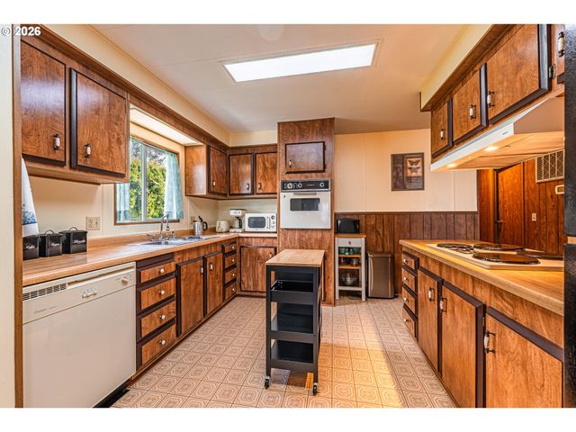 1199 N TERRY St 128, Eugene, OR 97402