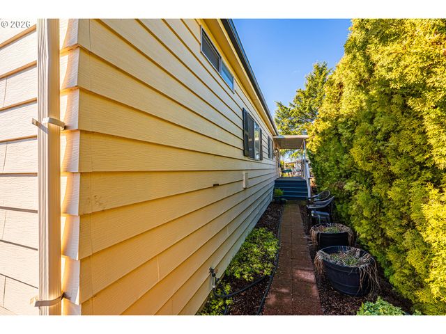 1199 N TERRY St 128, Eugene, OR 97402