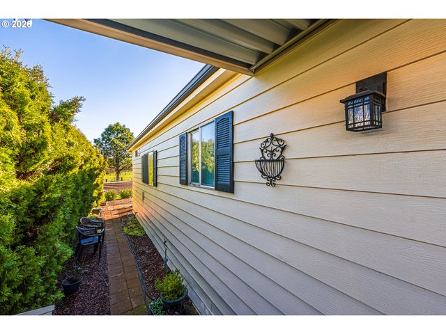 1199 N TERRY St 128, Eugene, OR 97402