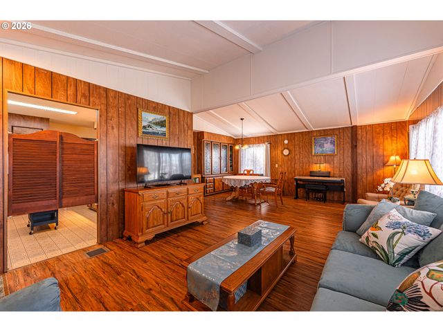 1199 N TERRY St 128, Eugene, OR 97402