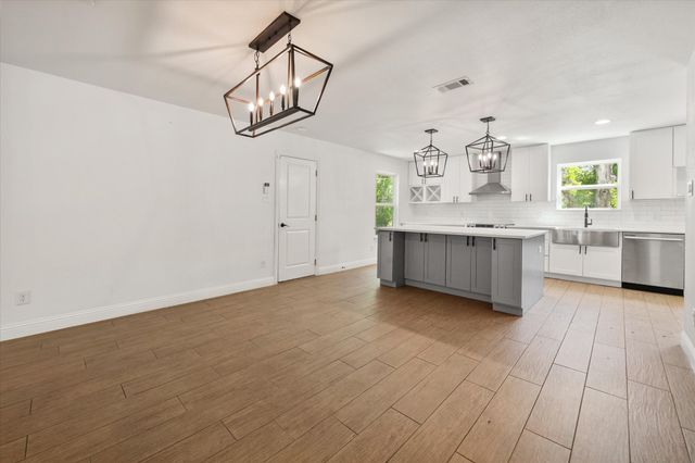 2158 Morning Glory Avenue, Fort Worth, TX 76111