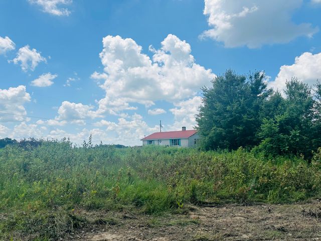 35 Lands End Road, Crab Orchard, KY 40419