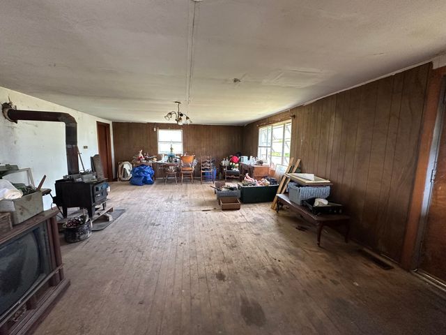 35 Lands End Road, Crab Orchard, KY 40419