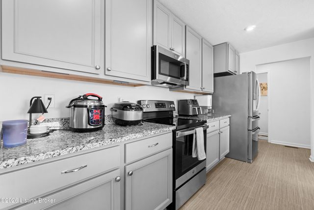 468 Birchwood Dr, Shepherdsville, KY 40165