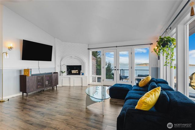 2781 Chambers Point Court, Steilacoom, WA 98388