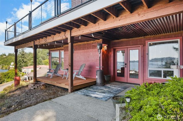 2781 Chambers Point Court, Steilacoom, WA 98388