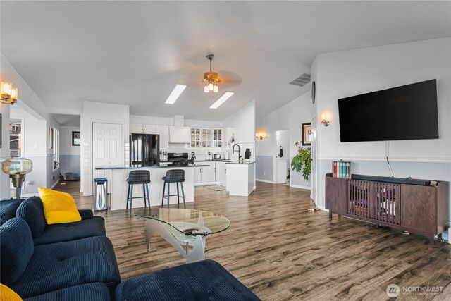 2781 Chambers Point Court, Steilacoom, WA 98388