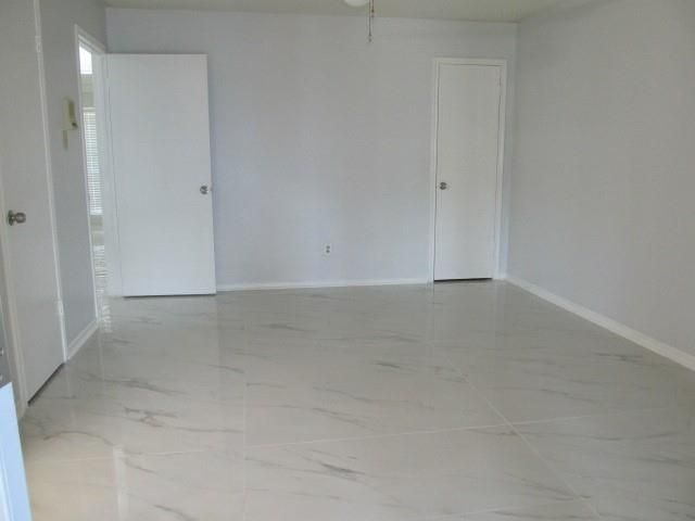 606 Pinebrook Lane, Baytown, TX 77521