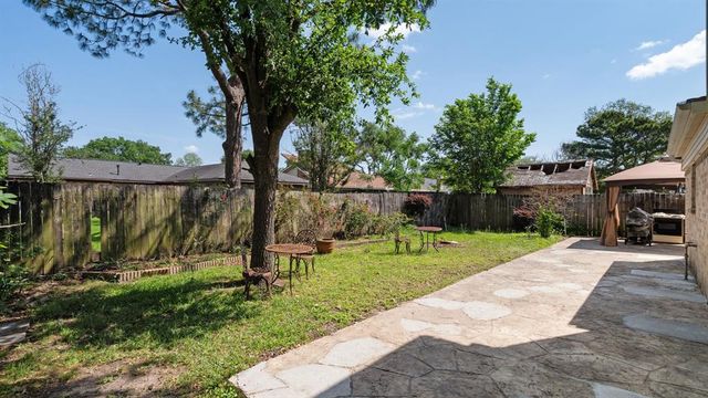 606 Pinebrook Lane, Baytown, TX 77521