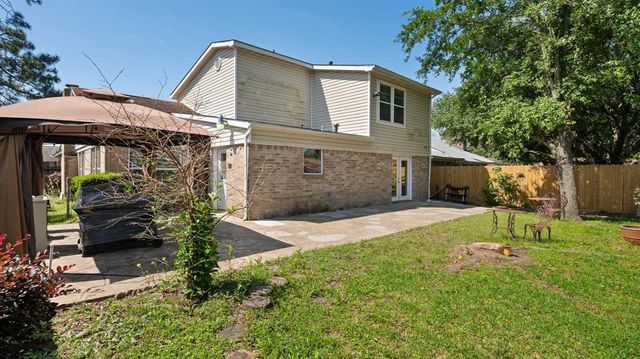606 Pinebrook Lane, Baytown, TX 77521