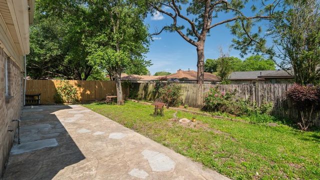 606 Pinebrook Lane, Baytown, TX 77521