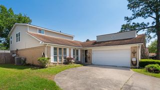 606 Pinebrook Lane, Baytown, TX 77521