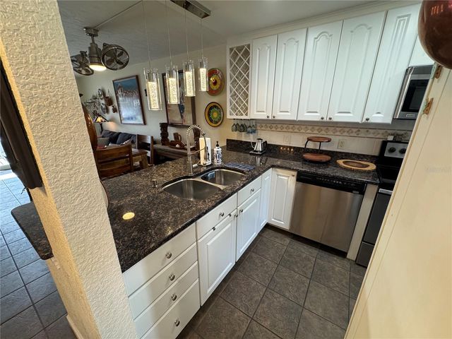 1400 TARPON CENTER DRIVE 206, Venice, FL 34285