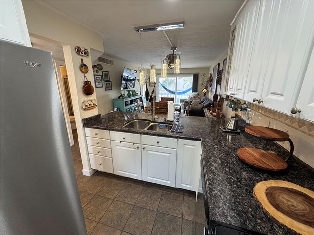 1400 TARPON CENTER DRIVE 206, Venice, FL 34285