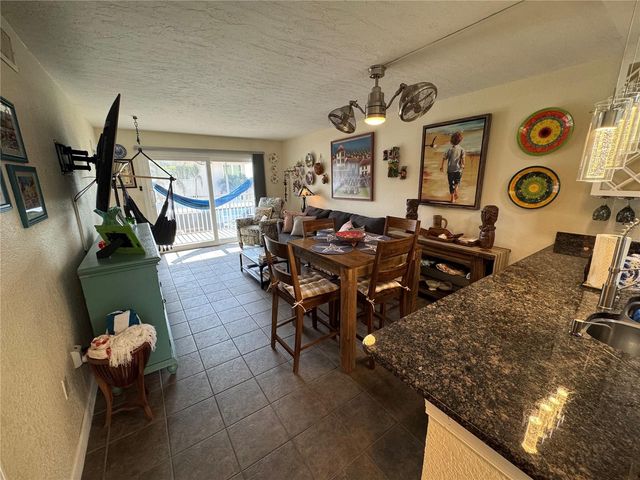 1400 TARPON CENTER DRIVE 206, Venice, FL 34285