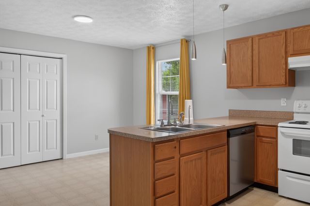 618 Lear Rd, Portland, TN 37148