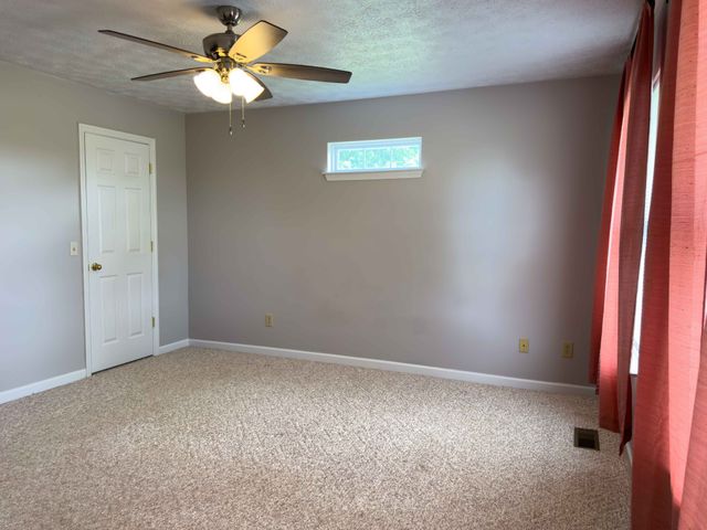 618 Lear Rd, Portland, TN 37148