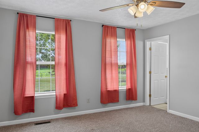 618 Lear Rd, Portland, TN 37148
