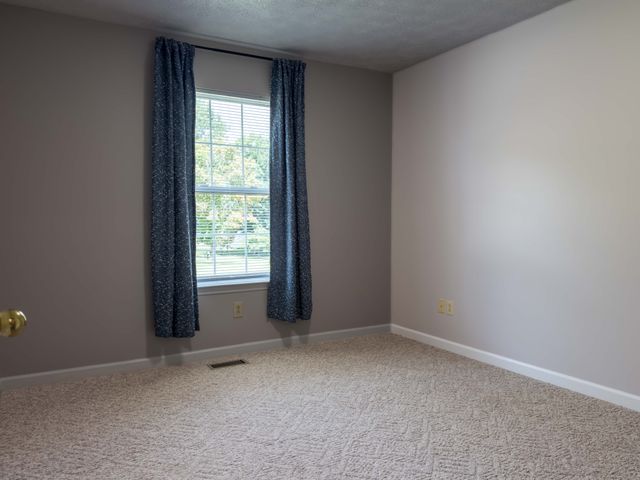 618 Lear Rd, Portland, TN 37148