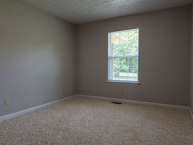 618 Lear Rd, Portland, TN 37148