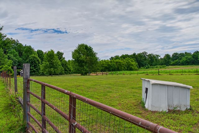 618 Lear Rd, Portland, TN 37148