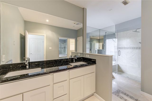 2524 Nantucket Drive B, Houston, TX 77057