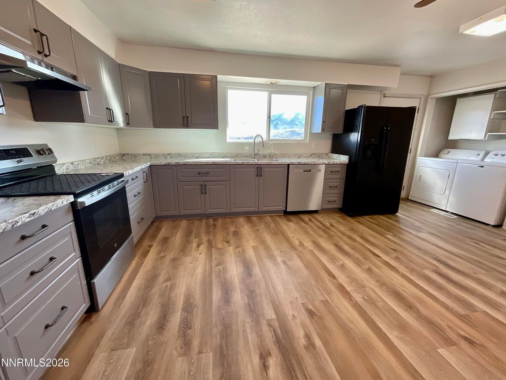 Image 10 of property listing at 10160 Manassas Drive, Reno, NV 89508