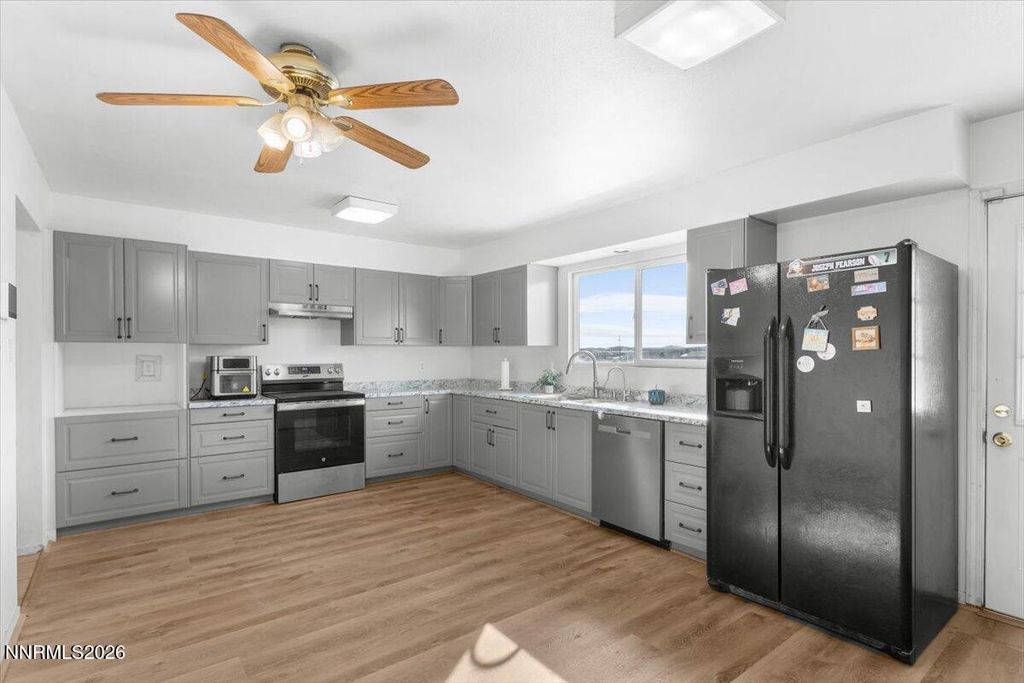 Image 11 of property listing at 10160 Manassas Drive, Reno, NV 89508