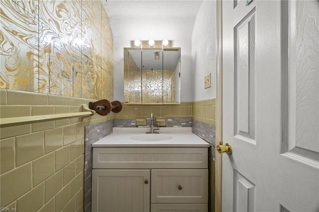 36 Whetstone DR, Hampton, VA 23666