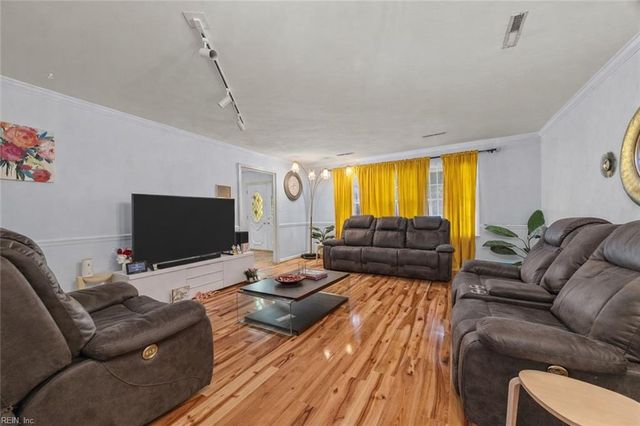 36 Whetstone DR, Hampton, VA 23666