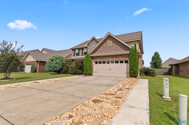 3011 Magnolia Leaf Circle, Owens Cross Roads, AL 35763