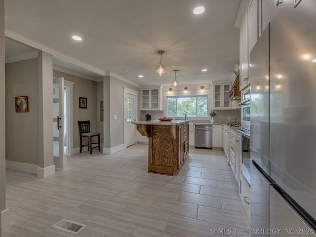 908 SE 3rd Street, Wagoner, OK 74477