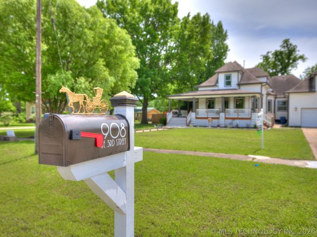 908 SE 3rd Street, Wagoner, OK 74477