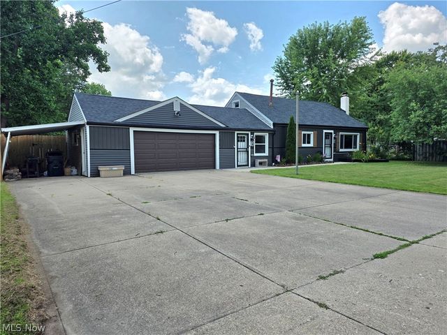 9856 Dupont Drive, Columbia Station, OH 44028