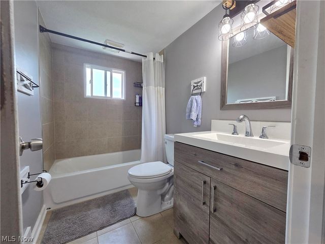 9856 Dupont Drive, Columbia Station, OH 44028