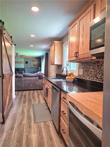 9856 Dupont Drive, Columbia Station, OH 44028