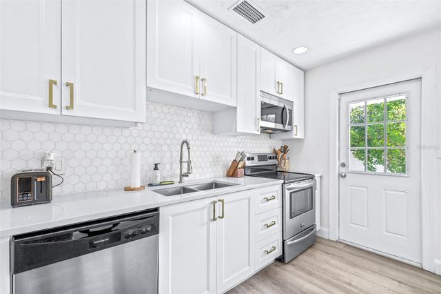 2991 38TH STREET N, St Petersburg, FL 33713