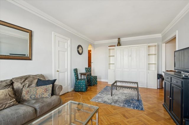 2000 N Lincoln Park West 1311, Chicago, IL 60614