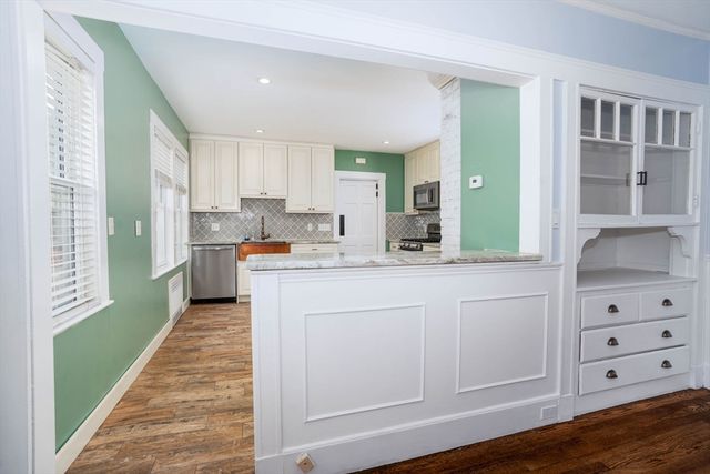 39 Dyer Ave 39, Milton, MA 02186