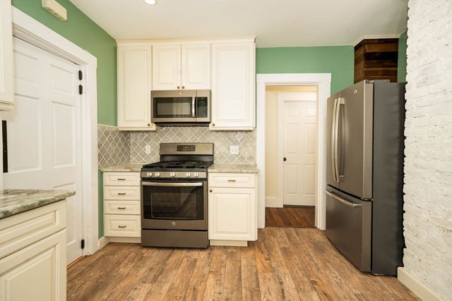 39 Dyer Ave 39, Milton, MA 02186