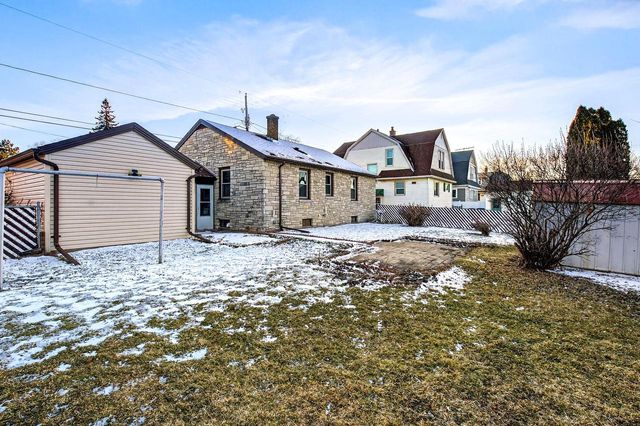 934 W 9TH AVENUE, Oshkosh, WI 54902