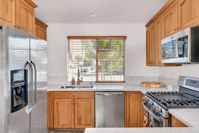 1564 E Waterford Ave, Fresno, CA 93720