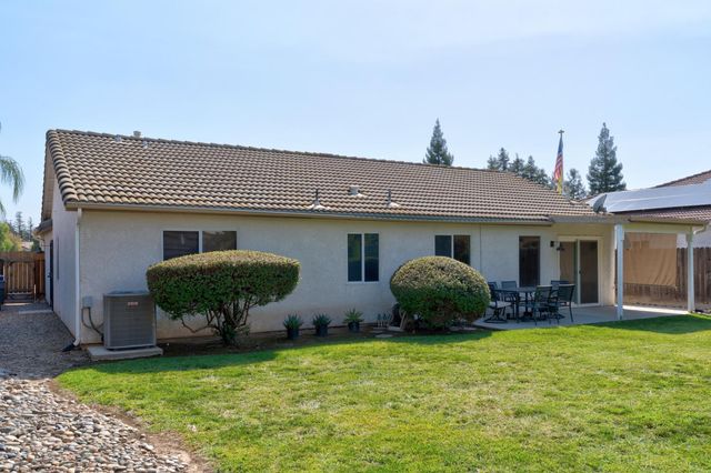 1564 E Waterford Ave, Fresno, CA 93720
